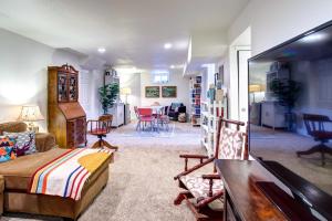 Posezení v ubytování Near Denver Zoo Home with Furnished Patio!