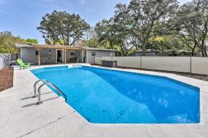 Bazén v ubytovaní Fort Walton Vacation Rental with Private Pool! alebo v jeho blízkosti