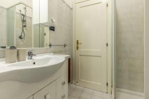 Bilik mandi di Design Apartments Sassari-Via Roma