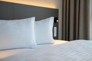 Uma cama ou camas num quarto em b-smart motel Schaan