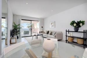 Posedenie v ubytovaní 2 Bedroom Apartment @Estepona Hills With Sea View!