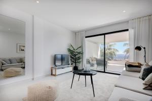 Posedenie v ubytovaní 2 Bedroom Apartment @Estepona Hills With Sea View!