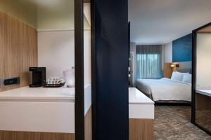 Postel nebo postele na pokoji v ubytování SpringHill Suites by Marriott Austin North