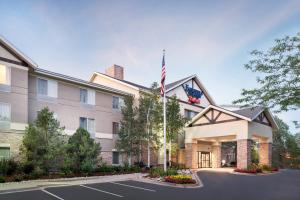 an exterior view of a hotel with an american flag at Fairfield Inn by Marriott Loveland Fort Collins in Loveland