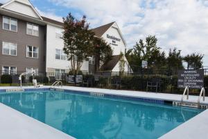 Kolam renang di atau di dekat Residence Inn Columbus