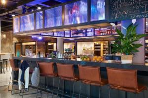 Bebidas en Moxy Dublin City
