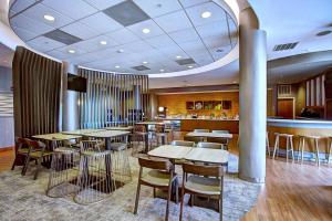 a restaurant with tables and chairs and a bar at SpringHill Suites Harrisburg Hershey in Harrisburg