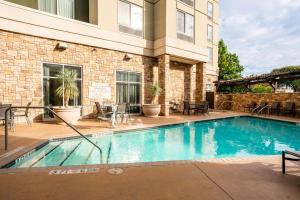 Bazén v ubytování Fairfield Inn & Suites by Marriott San Antonio Downtown/Alamo Plaza nebo v jeho okolí