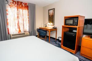 TV a/nebo společenská místnost v ubytování Fairfield Inn & Suites by Marriott San Antonio Downtown/Alamo Plaza