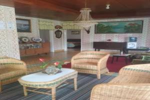 Posezení v ubytování EXPRESS O 92070 Mando Homestay Syariah Near KANTOR LURAH Bukik Apik Puhun