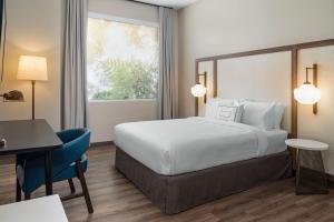 a hotel room with a bed and a desk at Fairfield by Marriott San Jose Airport Alajuela in Alajuela City