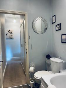Et badeværelse på London Oval Apartment