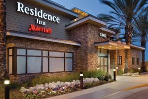 a restaurant building with a sign that reads resilience inn marriott at Residence Inn San Diego North/San Marcos in San Marcos