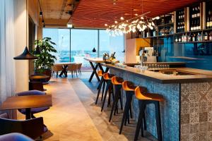 a bar in a restaurant with a view at Residence Inn by Marriott Amsterdam Houthavens in Amsterdam