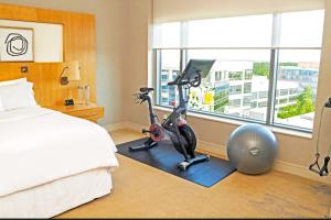 Fitness centrum a/nebo fitness zařízení v ubytování The Westin at The Woodlands