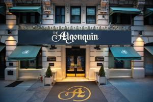 Facaden eller indgangen til The Algonquin Hotel Times Square, Autograph Collection