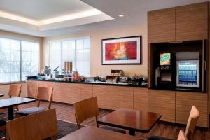 a restaurant with tables and a bar with a tv at TownePlace Suites by Marriott San Diego Carlsbad / Vista in Vista