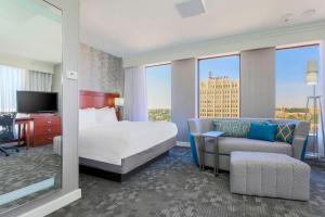 Postel nebo postele na pokoji v ubytování Courtyard by Marriott Amarillo Downtown + 35 fotografií