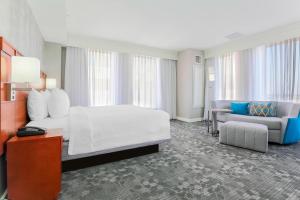 Postel nebo postele na pokoji v ubytování Courtyard by Marriott Amarillo Downtown