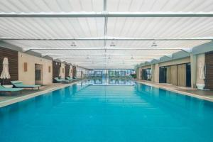 Bazén v ubytování Sheraton Shanghai Jiading Hotel nebo v jeho okolí