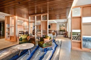 O zonă de relaxare la Fairfield Inn & Suites by Marriott Plymouth
