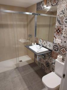 A bathroom at Hotel - Hostel Atuvera