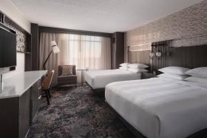 Postel nebo postele na pokoji v ubytování Bridgewater Marriott