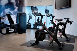 Fitness centrum a/nebo fitness zařízení v ubytování Bridgewater Marriott