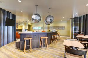 a lobby with a bar and tables and chairs at SpringHill Suites Shreveport-Bossier City/Louisiana Downs in Bossier City