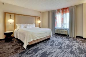 Кровать или кровати в номере Fairfield Inn & Suites Woodbridge