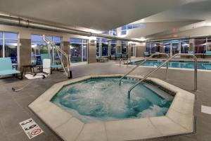 Swimming pool sa o malapit sa Residence Inn by Marriott Philadelphia Valley Forge/Collegeville