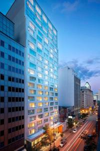 a tall building with lights on in a city at Residence Inn by Marriott Montréal Downtown in Montréal