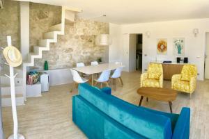 Гостиная зона в Charming property with private pool