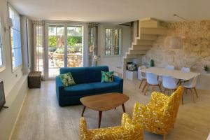 Гостиная зона в Charming property with private pool