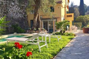 Сад в Charming property with private pool