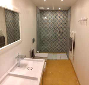 Ванная комната в Charming property with private pool
