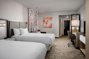 Postel nebo postele na pokoji v ubytování SpringHill Suites Minneapolis-St. Paul Airport/Mall Of America