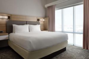 Postel nebo postele na pokoji v ubytování SpringHill Suites Minneapolis-St. Paul Airport/Mall Of America