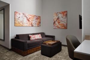 Posezení v ubytování SpringHill Suites Minneapolis-St. Paul Airport/Mall Of America