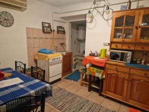 A kitchen or kitchenette at Kerékpáros és Zarándok Vendégház