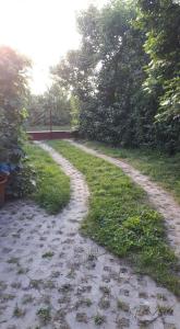 A garden outside Kerékpáros és Zarándok Vendégház