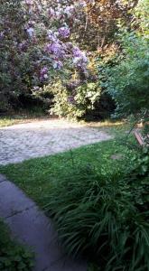 A garden outside Kerékpáros és Zarándok Vendégház