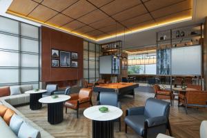 a restaurant with couches and tables and chairs at Four Points by Sheraton Nanchang, Xihu in Nanchang
