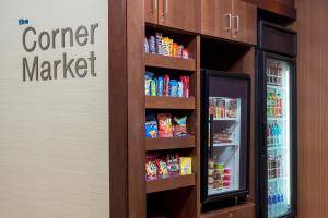 Supermarket nebo jiné obchody v  hotelu nebo okolí