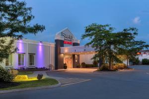 a front view of a hotel with a building at Fairfield Inn & Suites by Marriott Belleville in Belleville