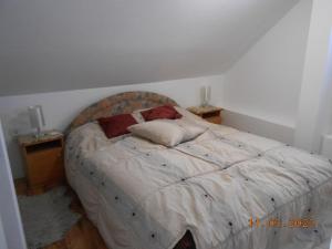 a bedroom with a bed with two night stands and two lamps at Bei Hanna in Enying
