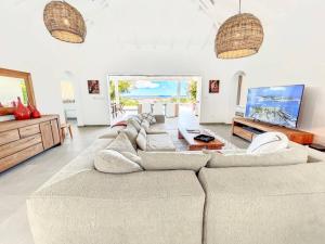 TV o dispositivi per l'intrattenimento presso Villa les Yuccas, private pool, 5 min from Grand Case