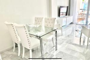 Posedenie v ubytovaní MI CAPRICHO 4C BEACHFRONT -Apartment with sea view - Costa del Sol