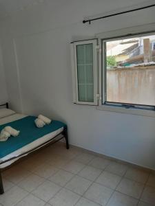 Postel nebo postele na pokoji v ubytování Saloumis House