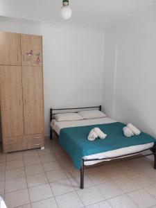 Postel nebo postele na pokoji v ubytování Saloumis House
